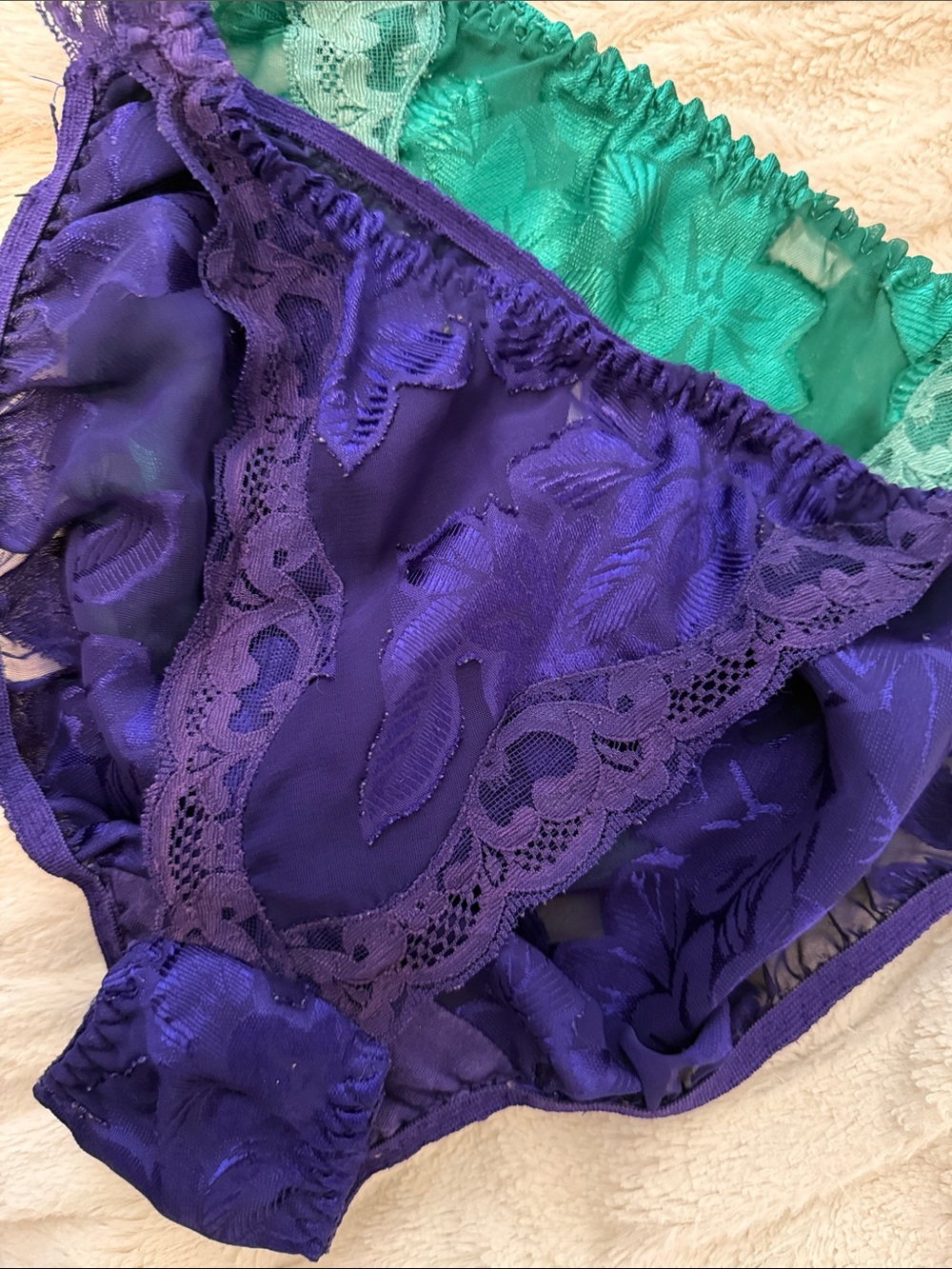 Vintage 2-pack Victoria’s Secret Gold Label Jewel Tone Lacy Bikini Panties, M/6